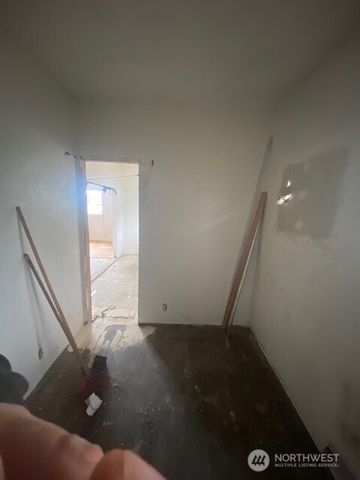 8633 S Thompson Avenue, Tacoma, WA 98444