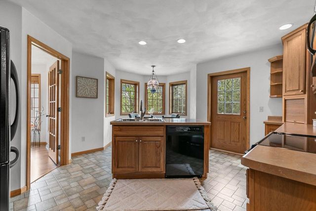 118 HONEYSUCKLE DRIVE, Hortonville, WI 54944