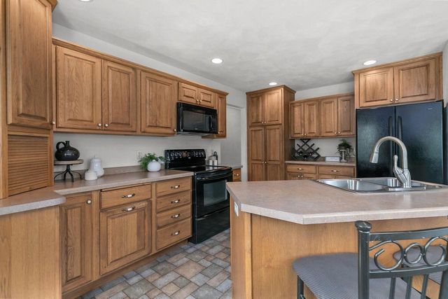 118 HONEYSUCKLE DRIVE, Hortonville, WI 54944