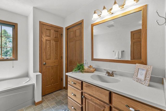 118 HONEYSUCKLE DRIVE, Hortonville, WI 54944