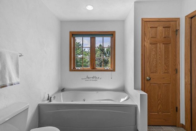 118 HONEYSUCKLE DRIVE, Hortonville, WI 54944