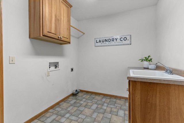 118 HONEYSUCKLE DRIVE, Hortonville, WI 54944