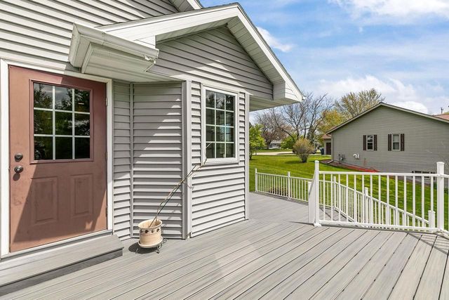 118 HONEYSUCKLE DRIVE, Hortonville, WI 54944