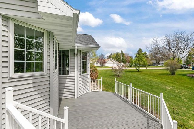 118 HONEYSUCKLE DRIVE, Hortonville, WI 54944