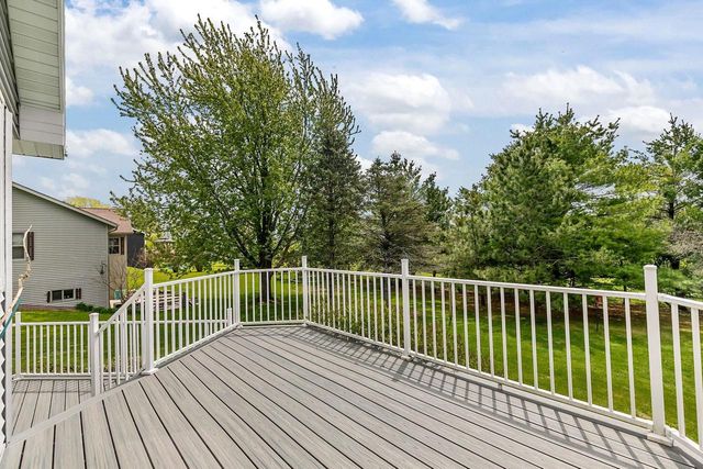 118 HONEYSUCKLE DRIVE, Hortonville, WI 54944