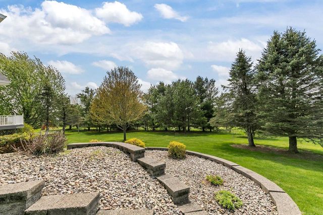 118 HONEYSUCKLE DRIVE, Hortonville, WI 54944