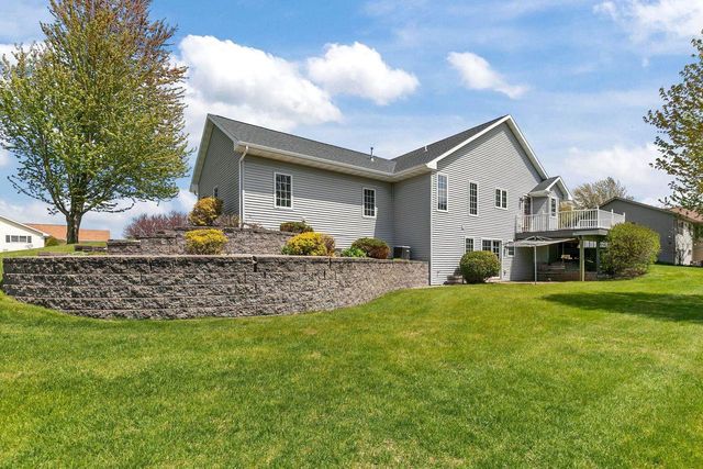 118 HONEYSUCKLE DRIVE, Hortonville, WI 54944