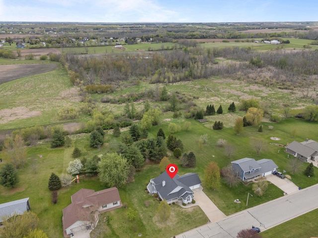 118 HONEYSUCKLE DRIVE, Hortonville, WI 54944