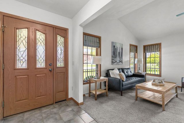118 HONEYSUCKLE DRIVE, Hortonville, WI 54944