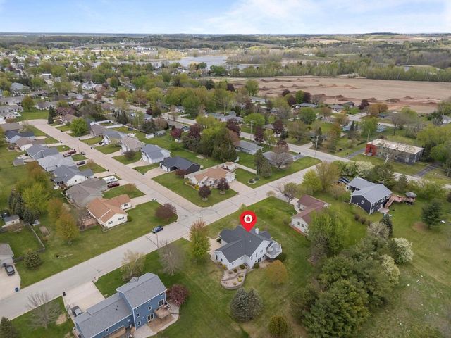 118 HONEYSUCKLE DRIVE, Hortonville, WI 54944