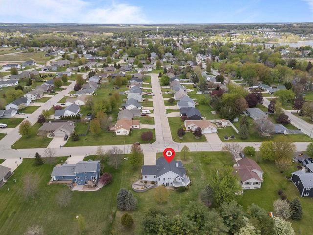 118 HONEYSUCKLE DRIVE, Hortonville, WI 54944