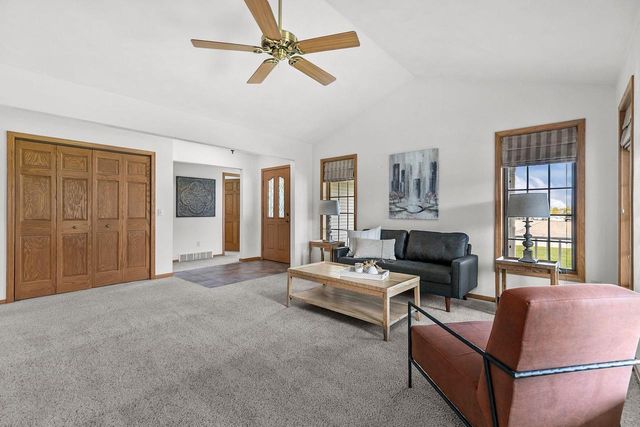 118 HONEYSUCKLE DRIVE, Hortonville, WI 54944
