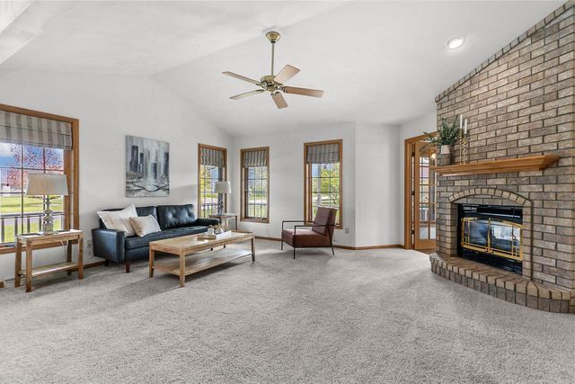 118 HONEYSUCKLE DRIVE, Hortonville, WI 54944