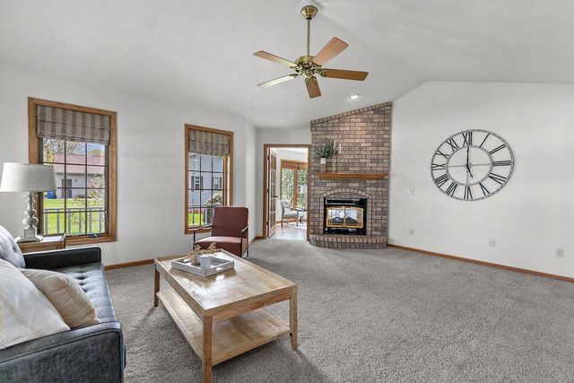 118 HONEYSUCKLE DRIVE, Hortonville, WI 54944