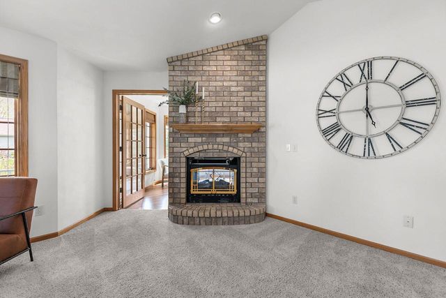 118 HONEYSUCKLE DRIVE, Hortonville, WI 54944