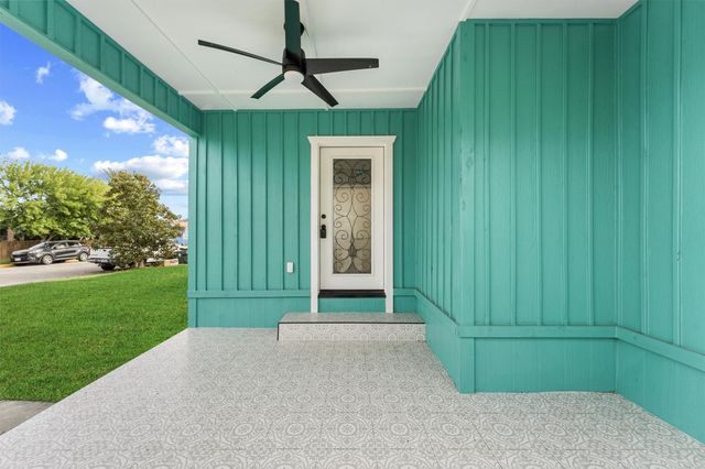 4907 Alamo Drive, Galveston, TX 77551