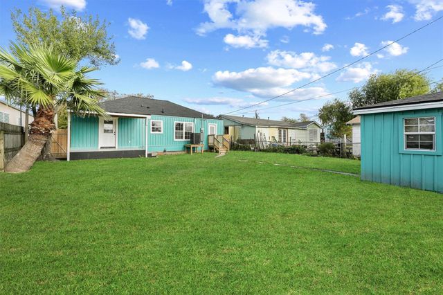 4907 Alamo Drive, Galveston, TX 77551