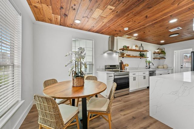 4907 Alamo Drive, Galveston, TX 77551