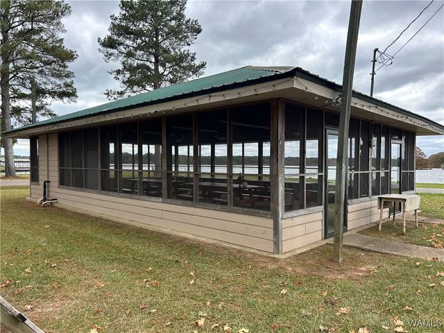 259 Pinecrest Ln, Pickensville, AL 35447