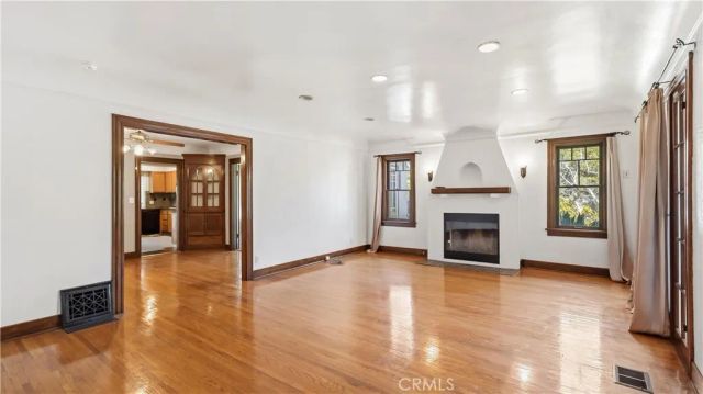 439 S Grand Oaks Ave, Pasadena, CA 91107