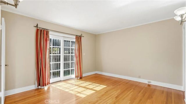 439 S Grand Oaks Ave, Pasadena, CA 91107