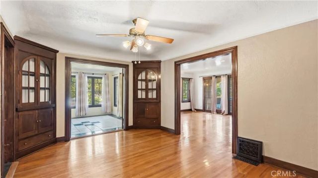 439 S Grand Oaks Ave, Pasadena, CA 91107