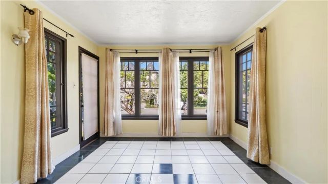 439 S Grand Oaks Ave, Pasadena, CA 91107