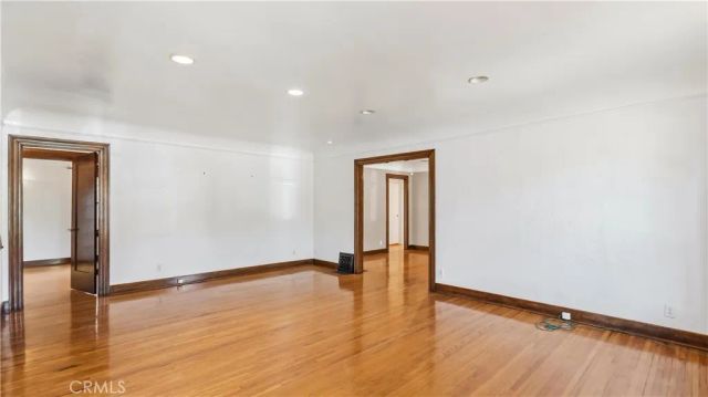 439 S Grand Oaks Ave, Pasadena, CA 91107