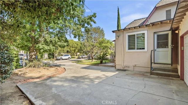 439 S Grand Oaks Ave, Pasadena, CA 91107