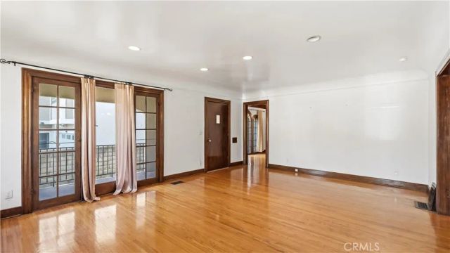 439 S Grand Oaks Ave, Pasadena, CA 91107