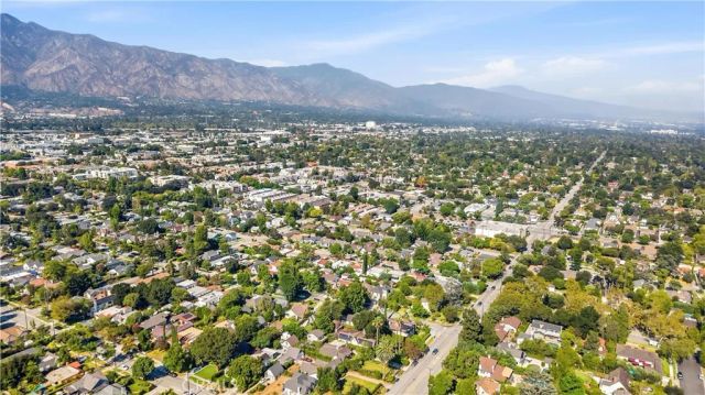 439 S Grand Oaks Ave, Pasadena, CA 91107