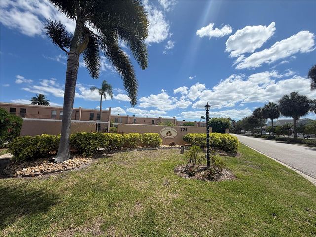 225 COUNTRY CLUB DRIVE C330, Largo, FL 33771