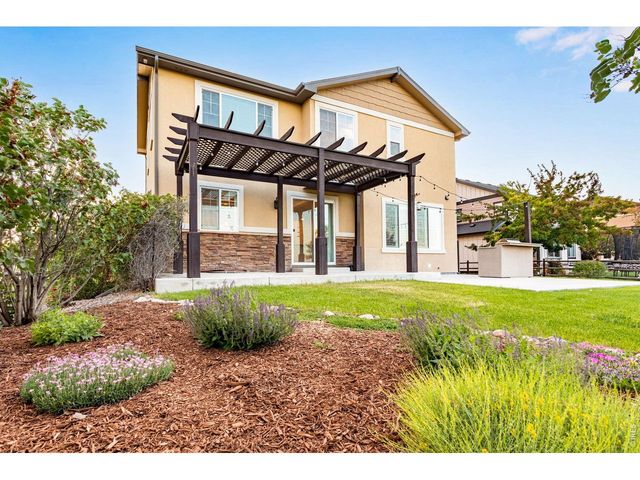8876 Blackwood Dr, Windsor, CO 80550