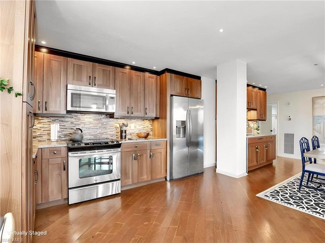 11030 Gulf Shore DR 202, Naples, FL 34108