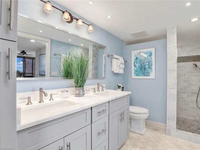 11030 Gulf Shore DR 202, Naples, FL 34108