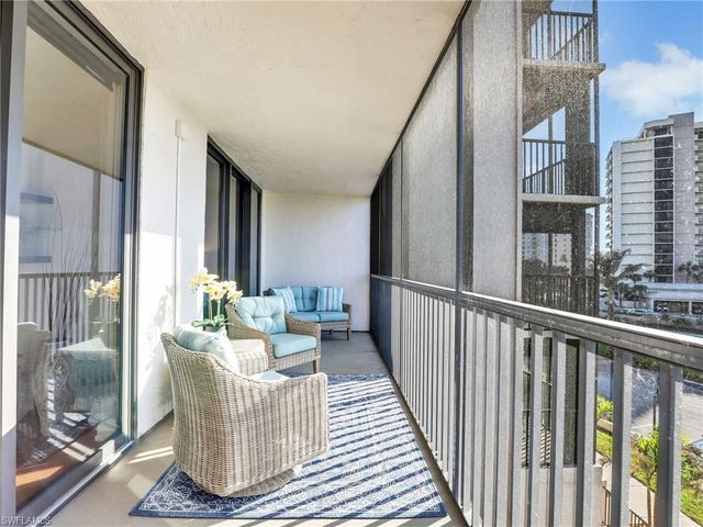 11030 Gulf Shore DR 202, Naples, FL 34108