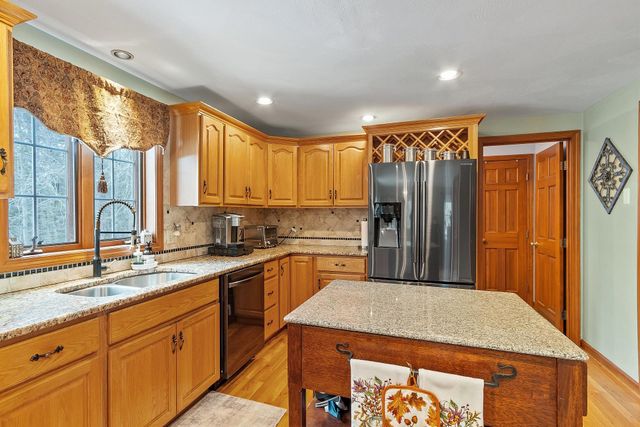 254 South Road, Kensington, NH 03833