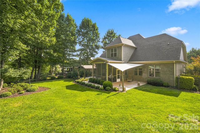 2455 Shiny Leaf Drive, Denver, NC 28037
