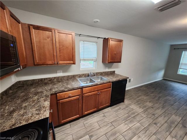 616 NE 24th TER, Cape Coral, FL 33909