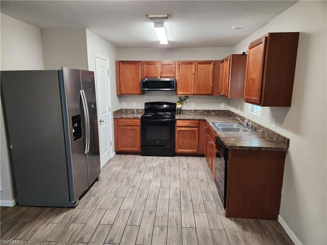 616 NE 24th TER, Cape Coral, FL 33909