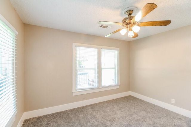 522 12th Avenue N, Texas City, TX 77590