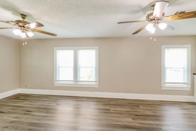 522 12th Avenue N, Texas City, TX 77590