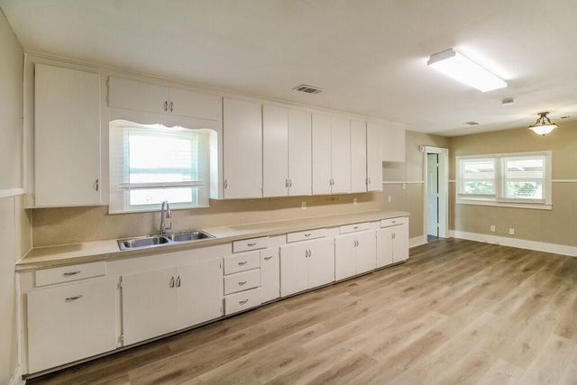 522 12th Avenue N, Texas City, TX 77590