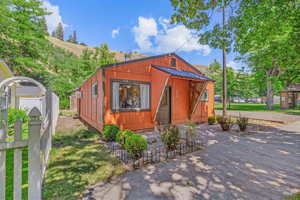 408 E Main Street, Kendrick, ID 83537