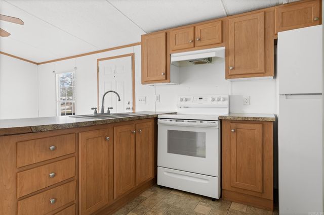 18581 West Avenue, Lead Hill, AR 72644