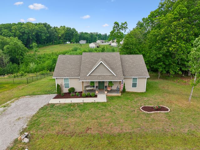 206 Poling Dr, Pulaski, TN 38478