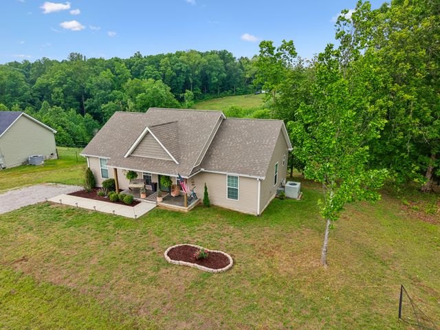 206 Poling Dr, Pulaski, TN 38478