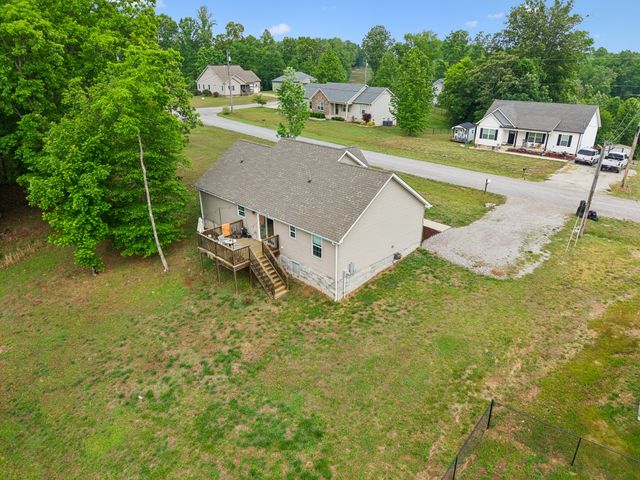 206 Poling Dr, Pulaski, TN 38478