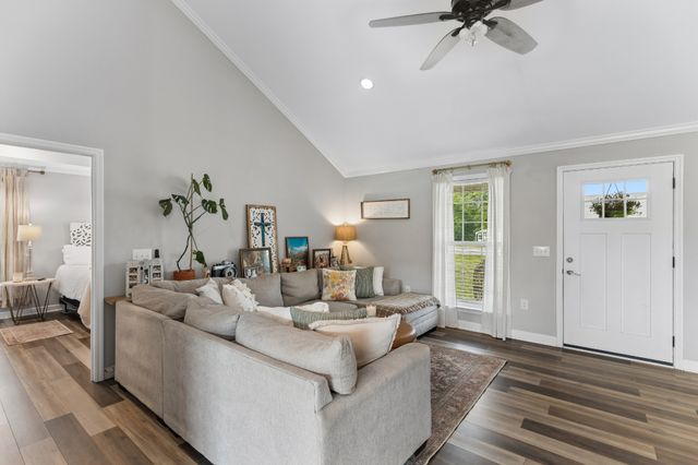206 Poling Dr, Pulaski, TN 38478