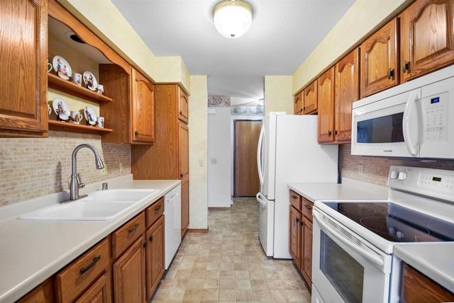 239 LAKE POINTE DRIVE, Oshkosh, WI 54904